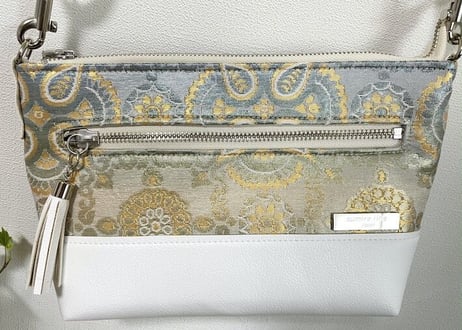 ミニショルダーバッグ／crossbody bag／白い合皮のコンビネーション