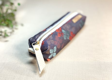 ペンケース型キャラメルポーチ／pencil case／パープル系　色とりどりの小花がステキな帯 1