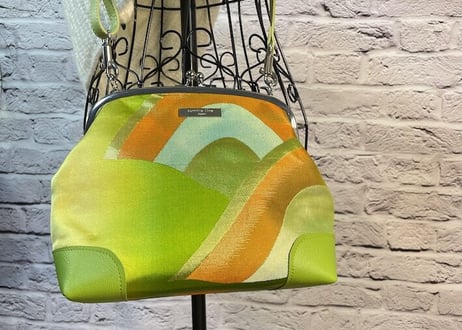 がま口ショルダーバッグ20cm／ライトグリーン×シルバーの口金／Clasp Shoulder Bag (20 cm Frame Type)
