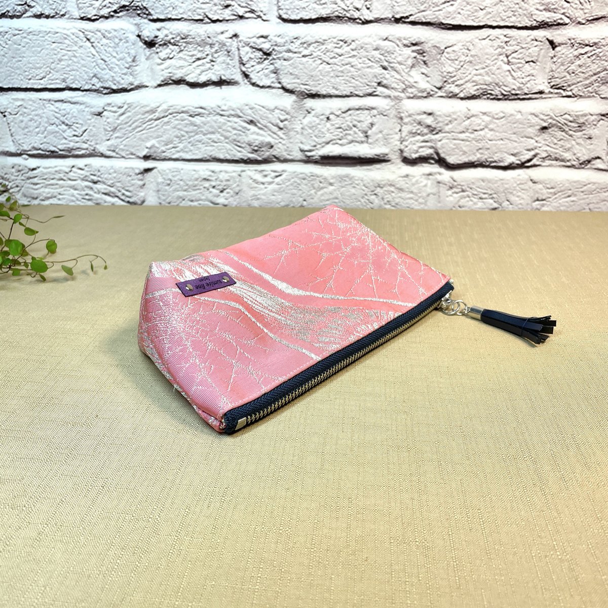 ファスナーポーチ／鮮やかなピンクとシルバー1/zipper pouch | sumire