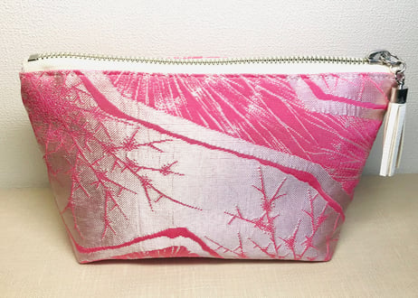 ファスナーポーチ　鮮やかなピンクとシルバー／zipper pouch