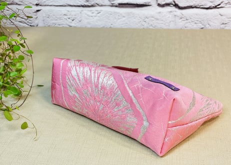 ファスナーポーチ／鮮やかなピンクとシルバー1/zipper pouch