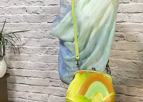 がま口ショルダーバッグ20cm／ライトグリーン×アンティークゴールドの口金／Clasp Shoulder Bag (20 cm Frame Type)