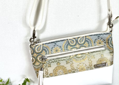 ミニショルダーバッグ／crossbody bag／白い合皮のコンビネーション