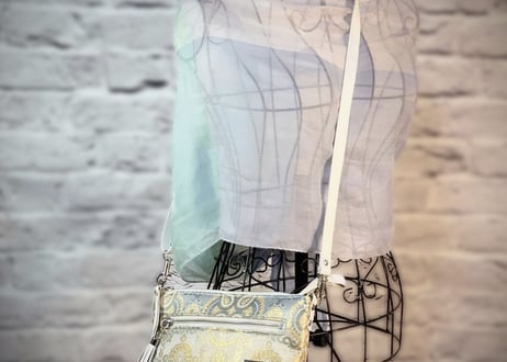 ミニショルダーバッグ／crossbody bag／白い合皮のコンビネーション