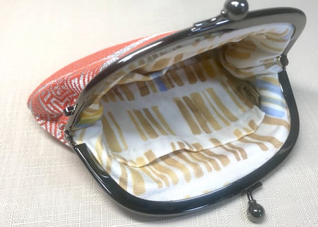使いやすい　12cmがま口　オレンジとシルバーの帯1