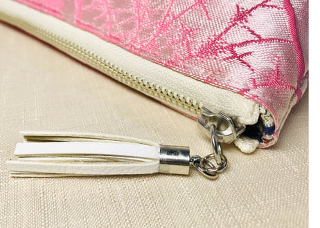ファスナーポーチ　鮮やかなピンクとシルバー／zipper pouch