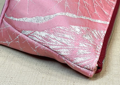 ファスナーポーチ／鮮やかなピンクとシルバー1/zipper pouch