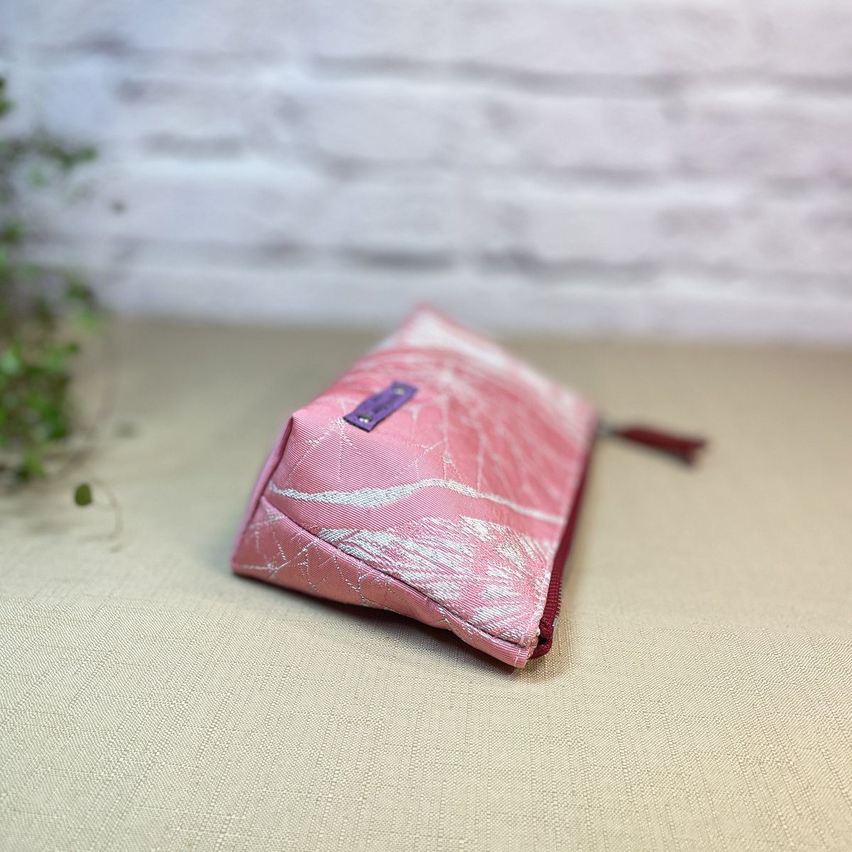 ファスナーポーチ／鮮やかなピンクとシルバー1/zipper pouch
