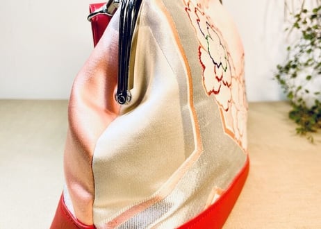 がま口ショルダーバッグ20cm／ピンク系の花模様／Clasp Shoulder Bag (20 cm Frame Type)