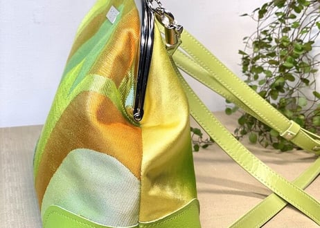 がま口ショルダーバッグ20cm／ライトグリーン×シルバーの口金／Clasp Shoulder Bag (20 cm Frame Type)