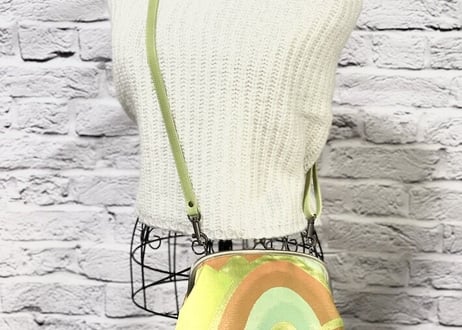 がま口ショルダーバッグ20cm／ライトグリーン×アンティークゴールドの口金／Clasp Shoulder Bag (20 cm Frame Type)