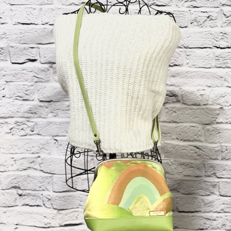 がま口ショルダーバッグ20cm／ライトグリーン×アンティークゴールドの