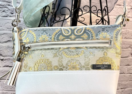 ミニショルダーバッグ／crossbody bag／白い合皮のコンビネーション