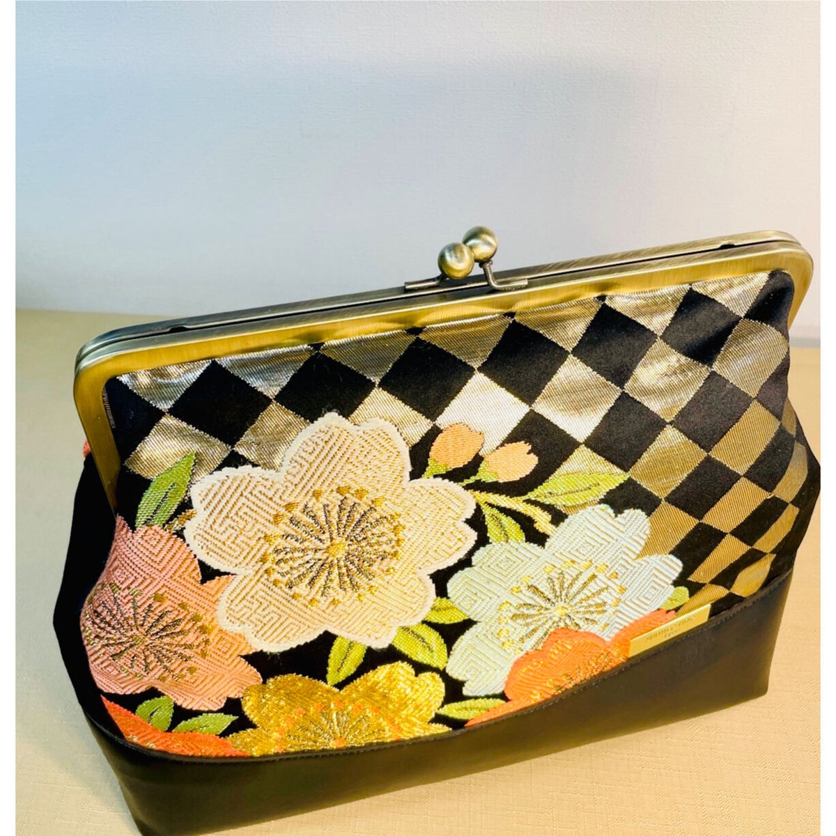 がま口3WAYショルダーバッグ 角形24cm／黒地に桜と紅葉／3-Way Clasp 