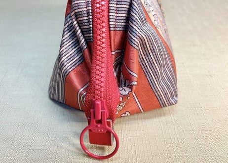 ワイヤーポーチ　赤い縞と小花の帯