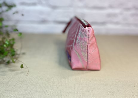 ファスナーポーチ／鮮やかなピンクとシルバー1/zipper pouch