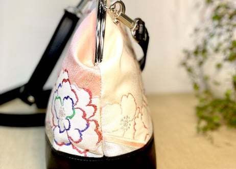 がま口ショルダーバッグ18cm／ピンク系の花模様／Clasp Shoulder Bag (18 cm Frame Type)