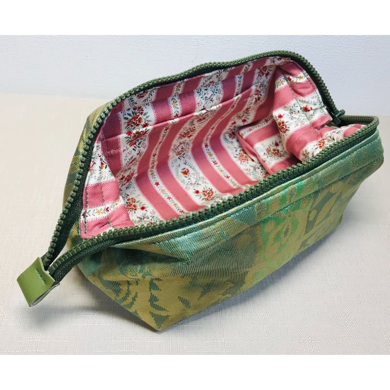 ワイヤーポーチ ライトグリーンといぶしゴールドの帯 | sumire