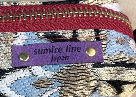 ペンケース型キャラメルポーチ／pencil case／黒地に大きな花柄の帯