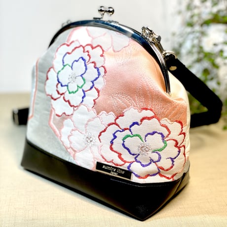 がま口ショルダーバッグ18cm／clasp shoulder bag／ピンク系の花模様の帯
