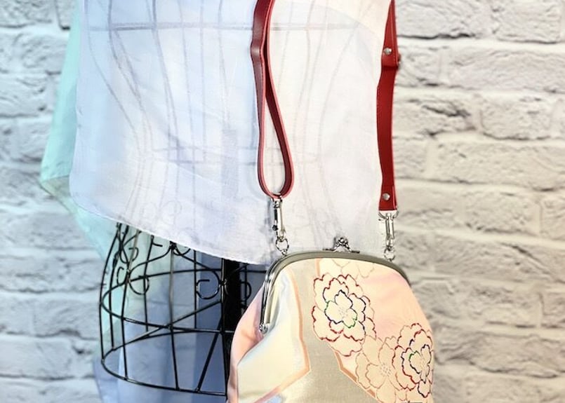 がま口ショルダーバッグ20cm／ピンク系の花模様／Clasp Shoulder Bag