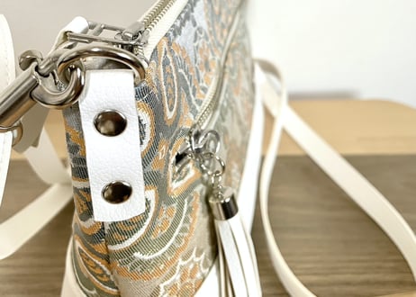 ミニショルダーバッグ／crossbody bag／白い合皮のコンビネーション