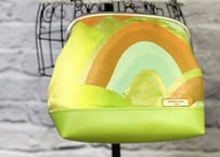 がま口ショルダーバッグ20cm／ライトグリーン×アンティークゴールドの口金／Clasp Shoulder Bag (20 cm Frame Type)
