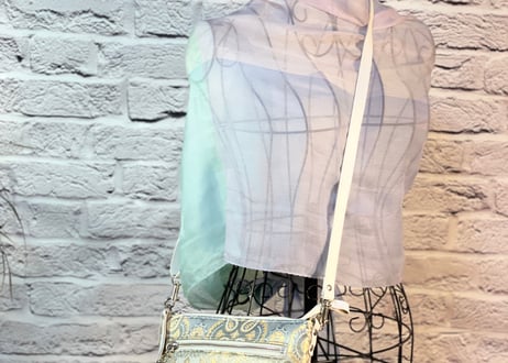 ミニショルダーバッグ／crossbody bag／白い合皮のコンビネーション