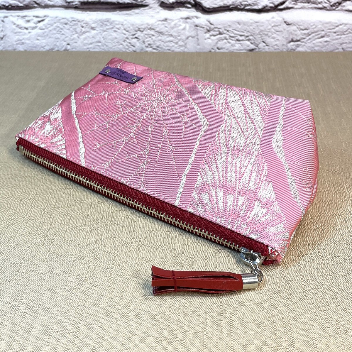 ファスナーポーチ／鮮やかなピンクとシルバーの帯1/zipper pouch