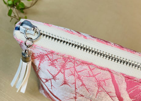 ファスナーポーチ　鮮やかなピンクとシルバー／zipper pouch