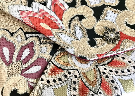 スキヤポーチ／sukiya pouch／黒地に大きなゴールドの花紋の帯