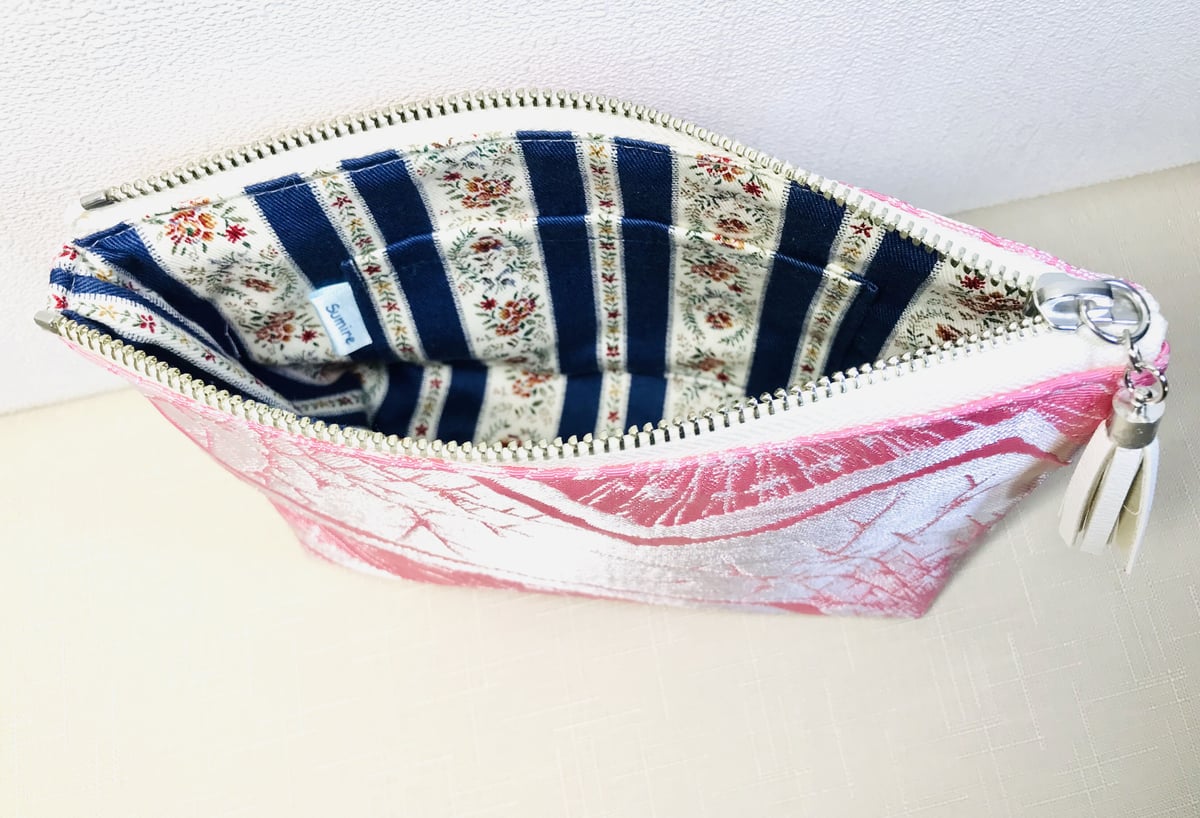 ファスナーポーチ 鮮やかなピンクとシルバー／zipper pouch | sumire