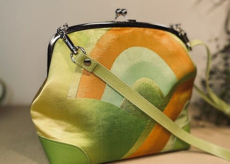 がま口ショルダーバッグ20cm／ライトグリーン×シルバーの口金／Clasp Shoulder Bag (20 cm Frame Type)