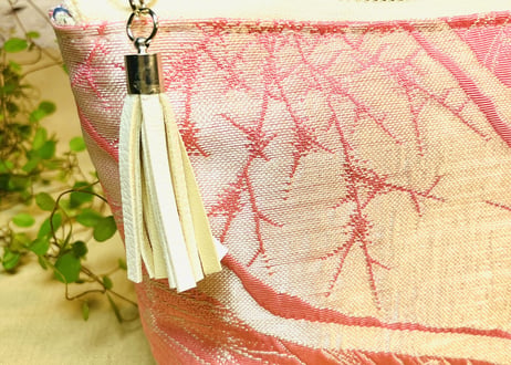 ファスナーポーチ　鮮やかなピンクとシルバー／zipper pouch