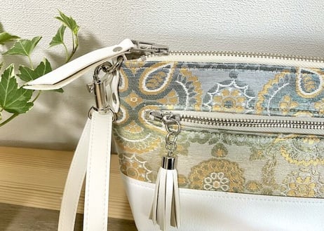 ミニショルダーバッグ／crossbody bag／白い合皮のコンビネーション