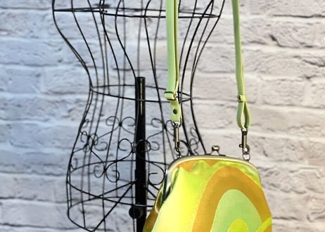 がま口ショルダーバッグ20cm／ライトグリーン×アンティークゴールドの口金／Clasp Shoulder Bag (20 cm Frame Type)
