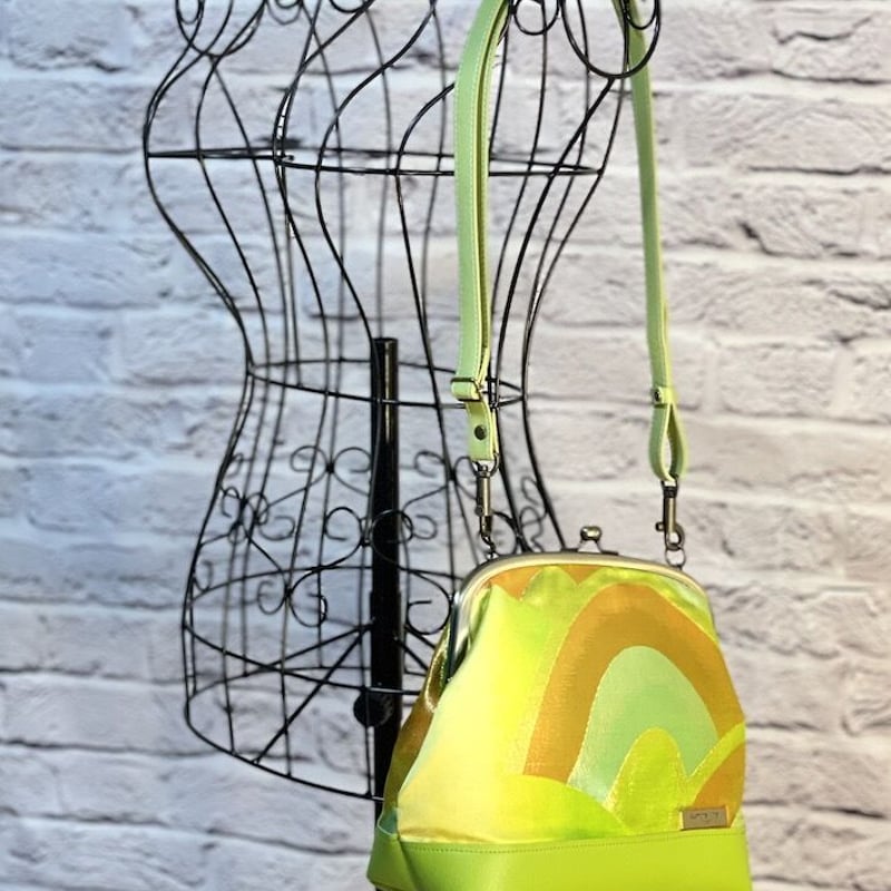 がま口ショルダーバッグ20cm／ライトグリーン×アンティークゴールドの