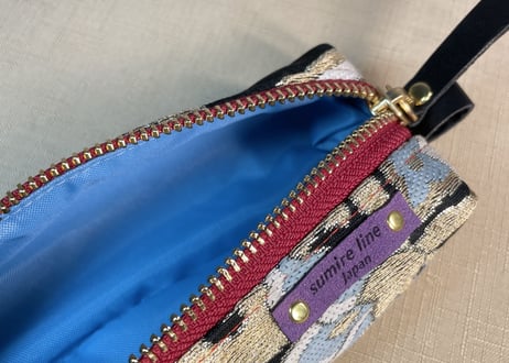 ペンケース型キャラメルポーチ／pencil case／黒地に大きな花柄の帯