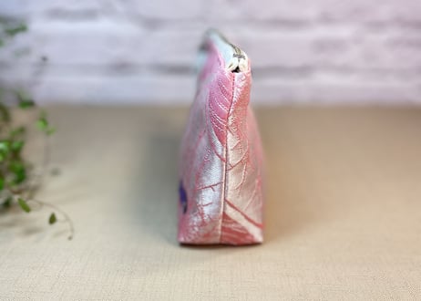 ファスナーポーチ　鮮やかなピンクとシルバー／zipper pouch