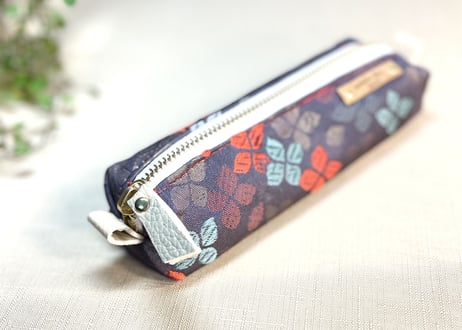 ペンケース型キャラメルポーチ／pencil case／パープル系　色とりどりの小花がステキな帯 1