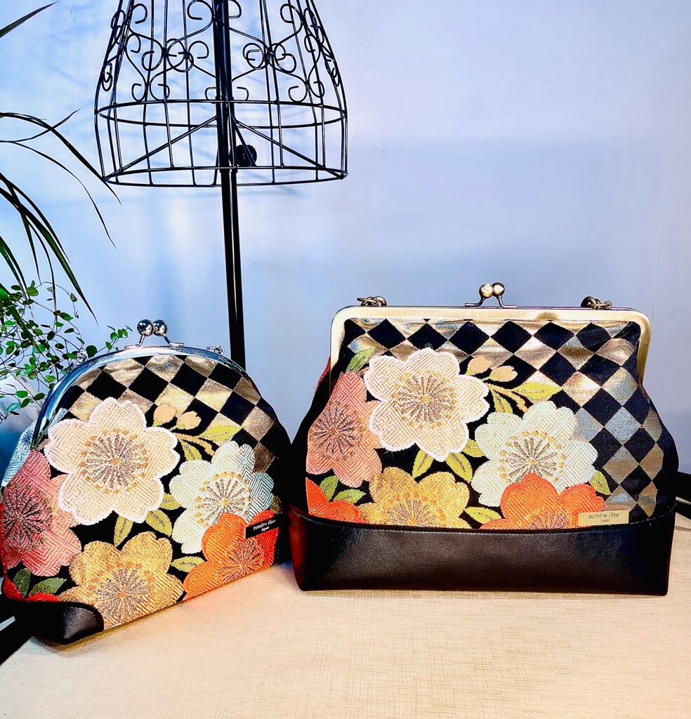 がま口3WAYショルダーバッグ 角形24cm／黒地に桜と紅葉／3-Way Clasp