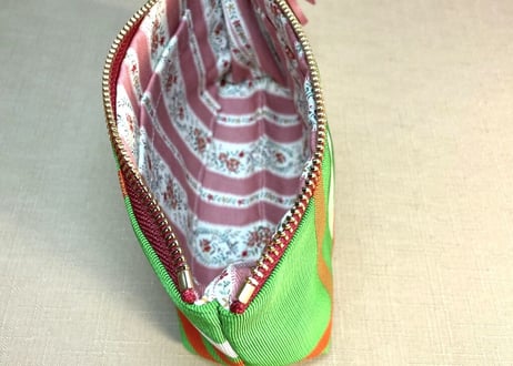 ファスナーポーチ／鮮やかなグリーンの格子柄／zipper pouch