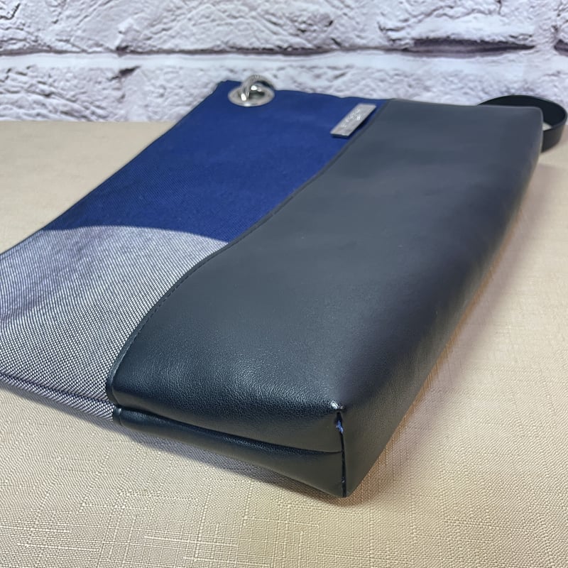 男性にも❗️ユニセックスな2wayバッグ／クラッチ＆クロスボディ