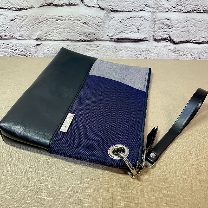 男性にも❗️ユニセックスな2wayバッグ／クラッチ＆クロスボディ