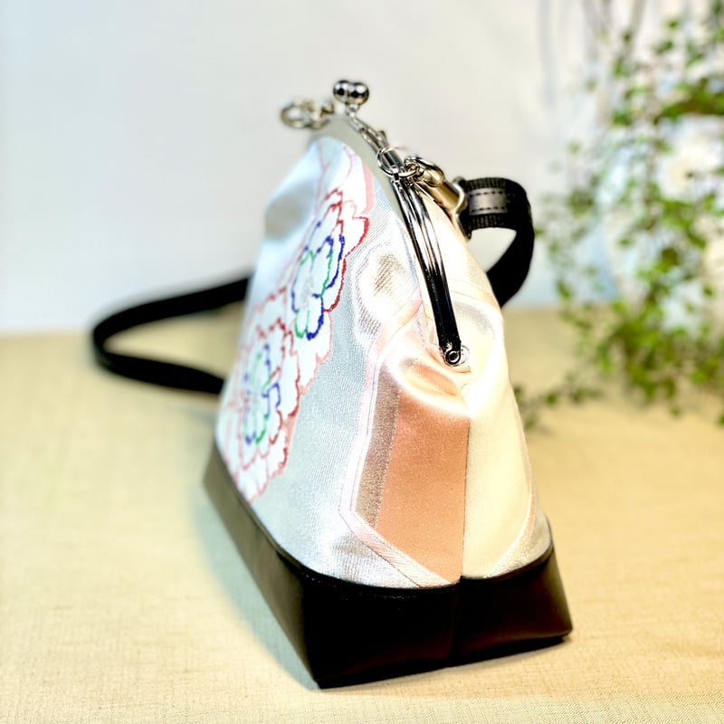 がま口ショルダーバッグ18cm／clasp shoulder bag／ピンク系の花模様の