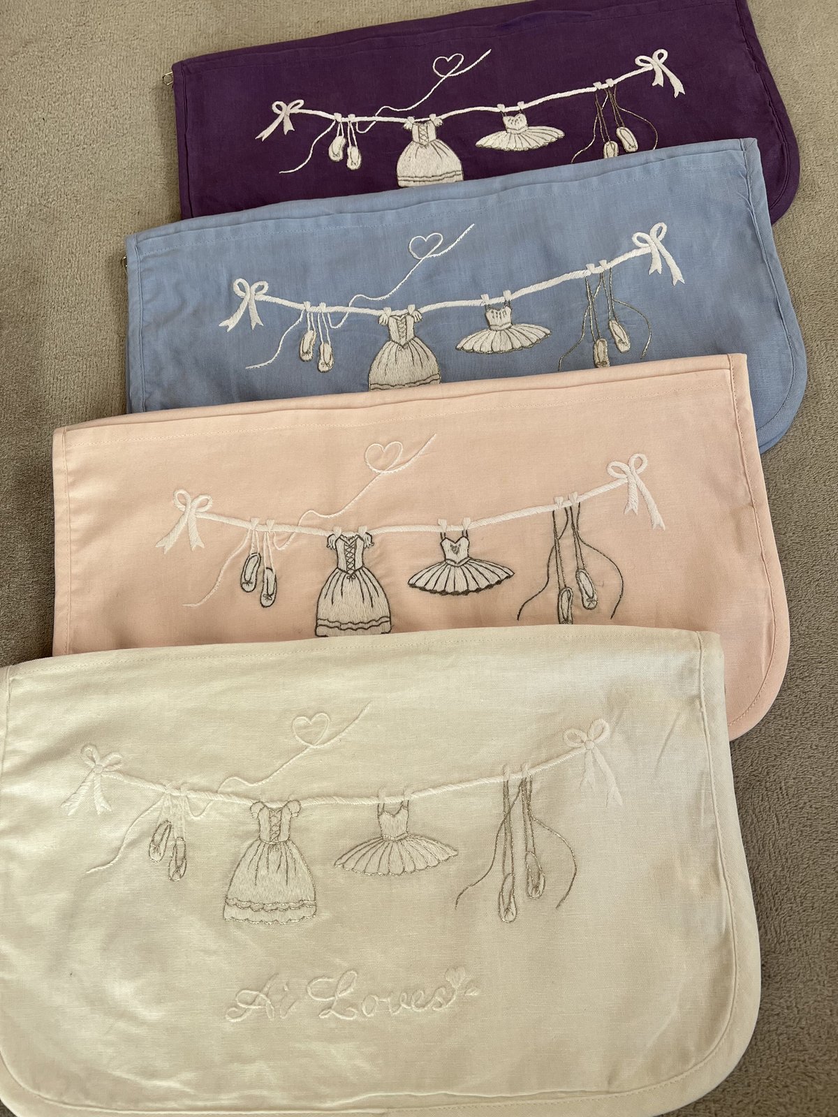 アリス 手刺繍のポーチ アリス 手刺繍のポーチ アリス 手刺繍のポーチ