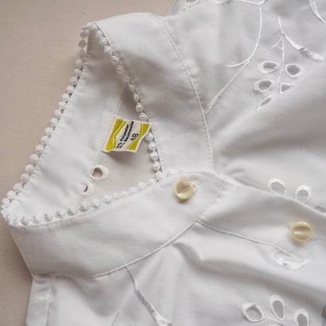 vintage eyelet lace folk ruffle blouse