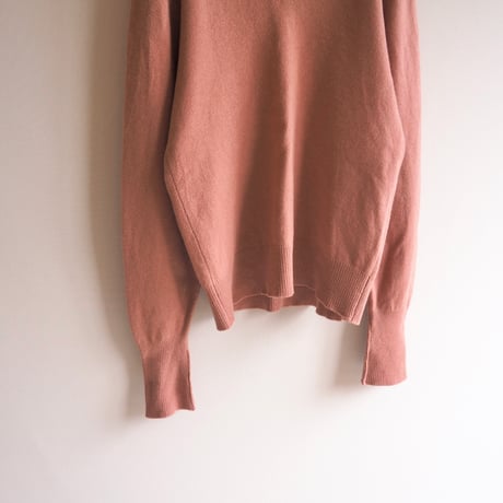 "Saks Fifth Avenue" made in Scotland cashmere sweater