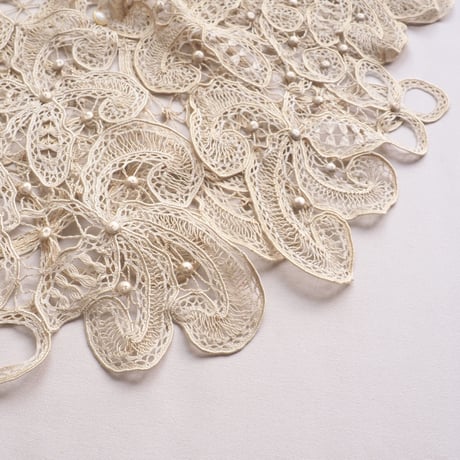 antique beige lace collar